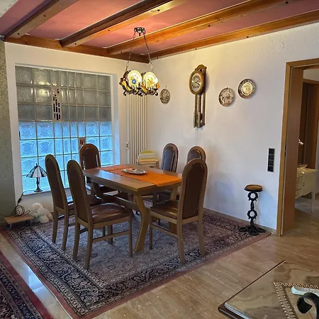 Oma,s Volle Huette *