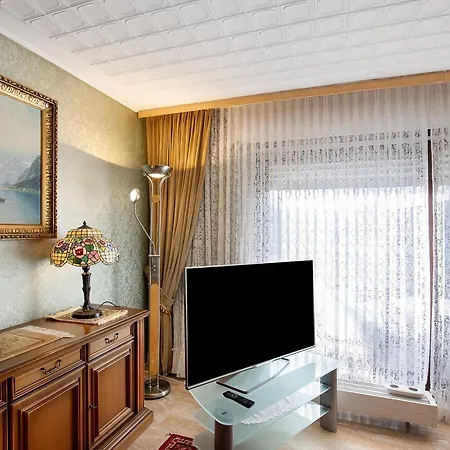 Daire Oma,s Volle Huette *